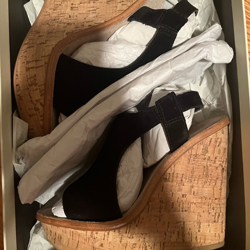 NEW. Elizabeth and James black suede wedges size 7 - Picture 4 of 11